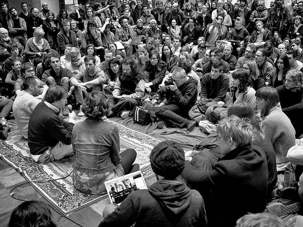 A dialogue that doesn’t cover up its traces